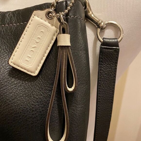 Coach purse - Picture 2 of 3